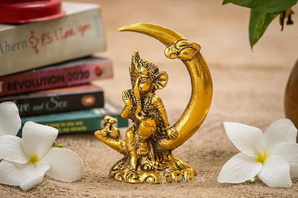 Baby-Lord-Ganesh-Playing-with-Mouse-on-Moon.